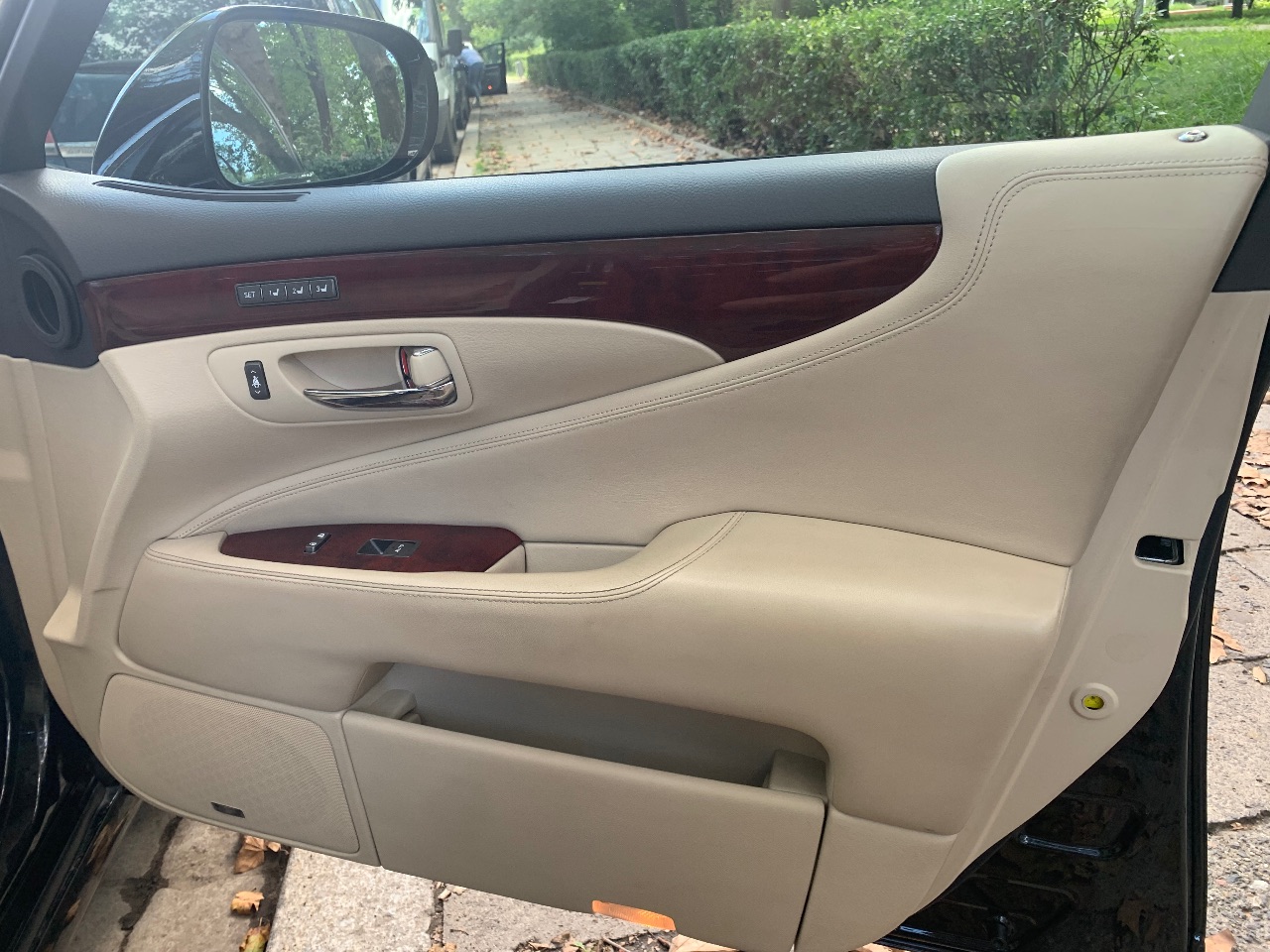 Lexus LS - фото 6