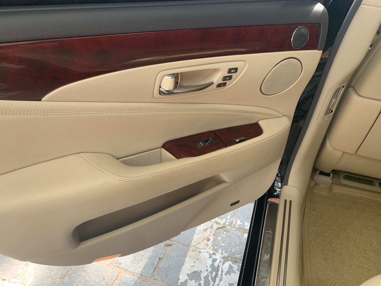 Lexus LS - фото 16