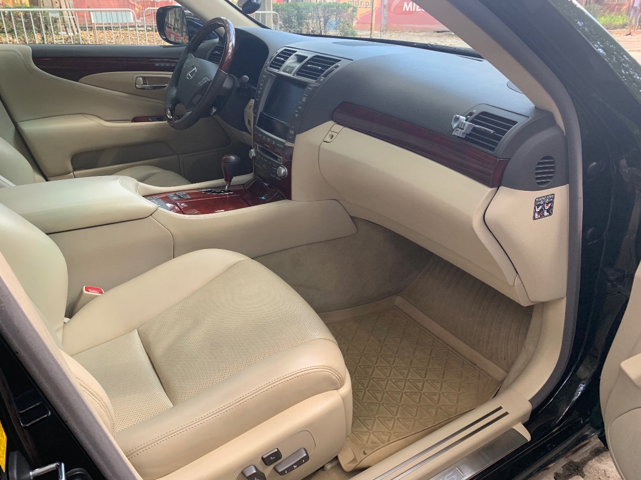 Lexus LS - фото 7