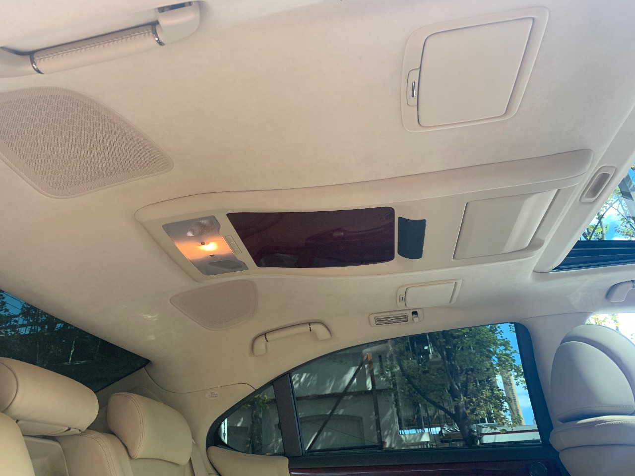 Lexus LS - фото 11