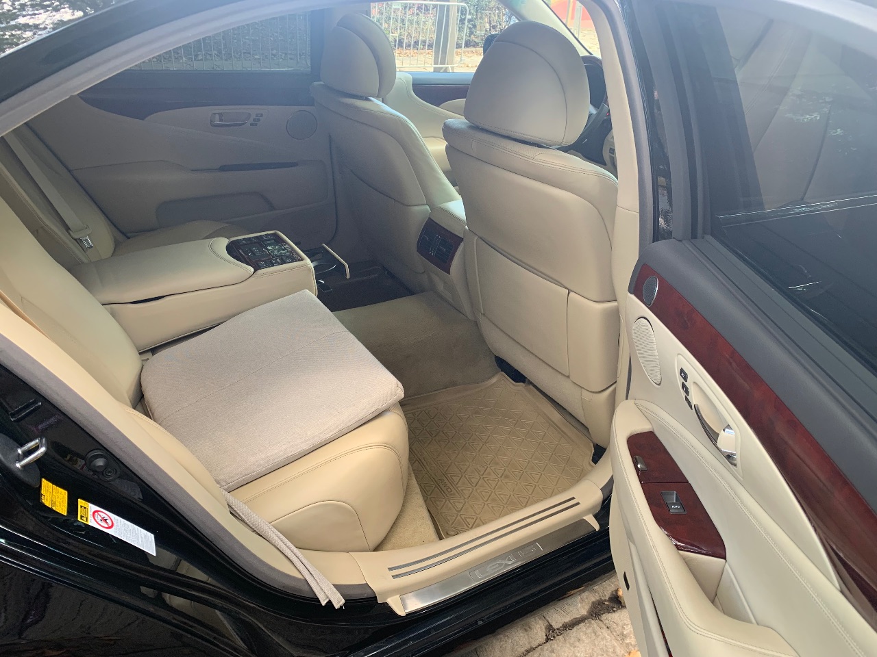 Lexus LS - фото 8