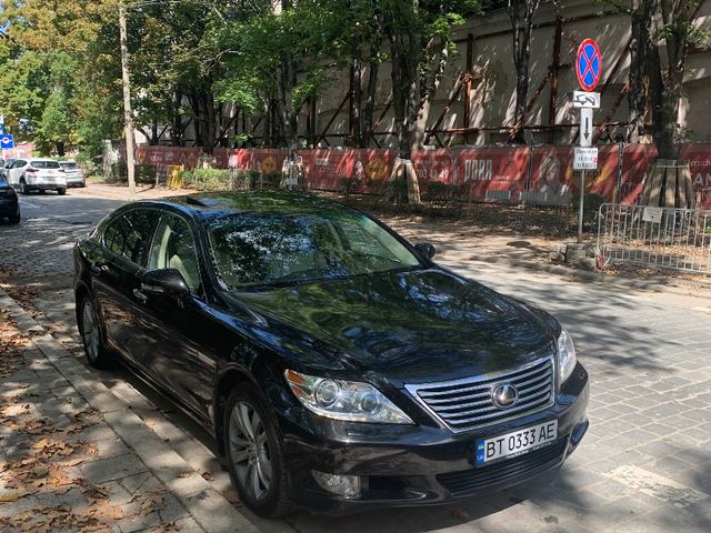 Lexus LS - фото 1
