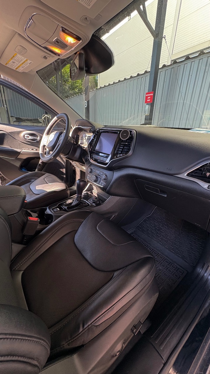 Jeep Cherokee - фото 18