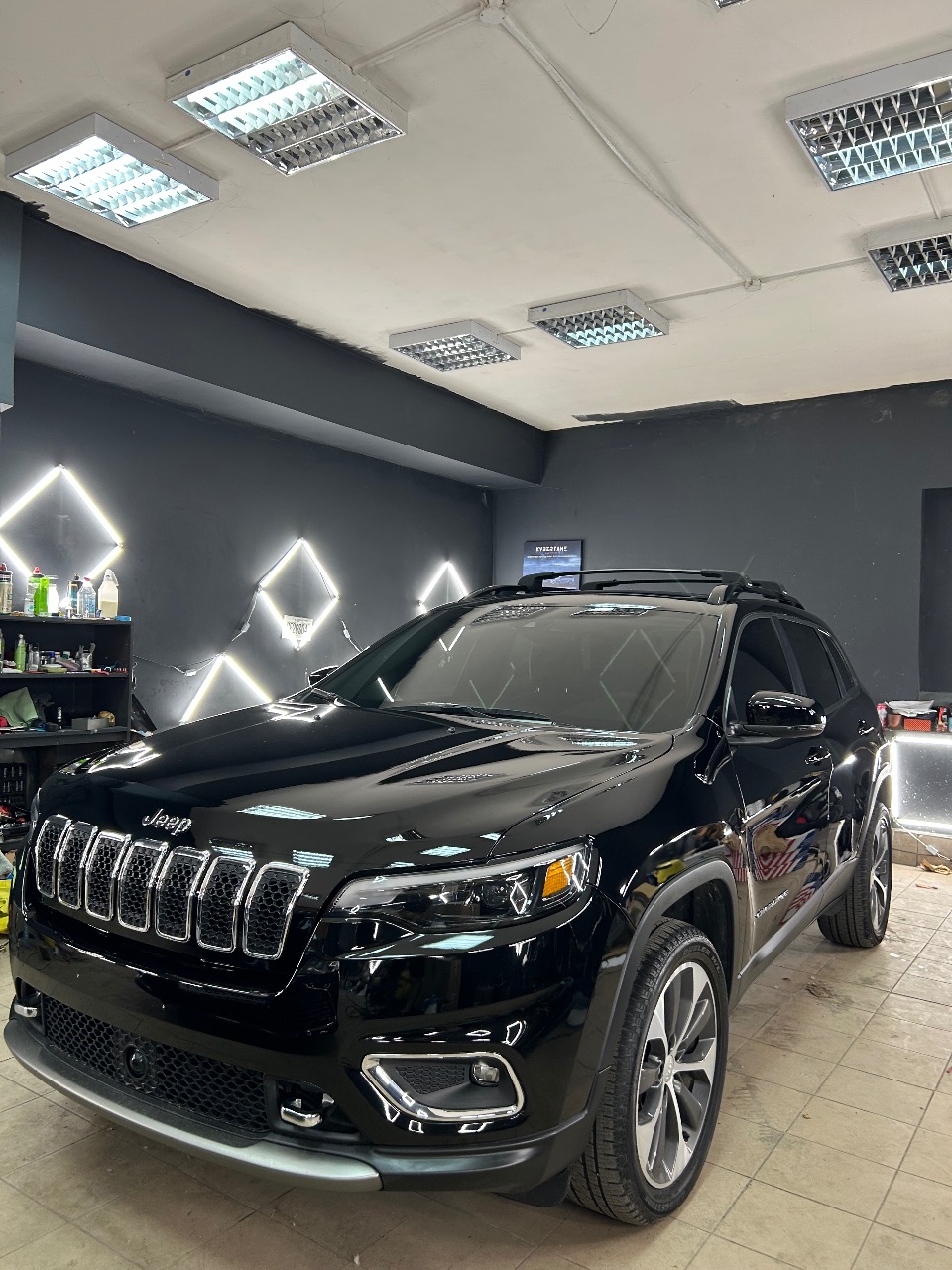 Jeep Cherokee - фото 9