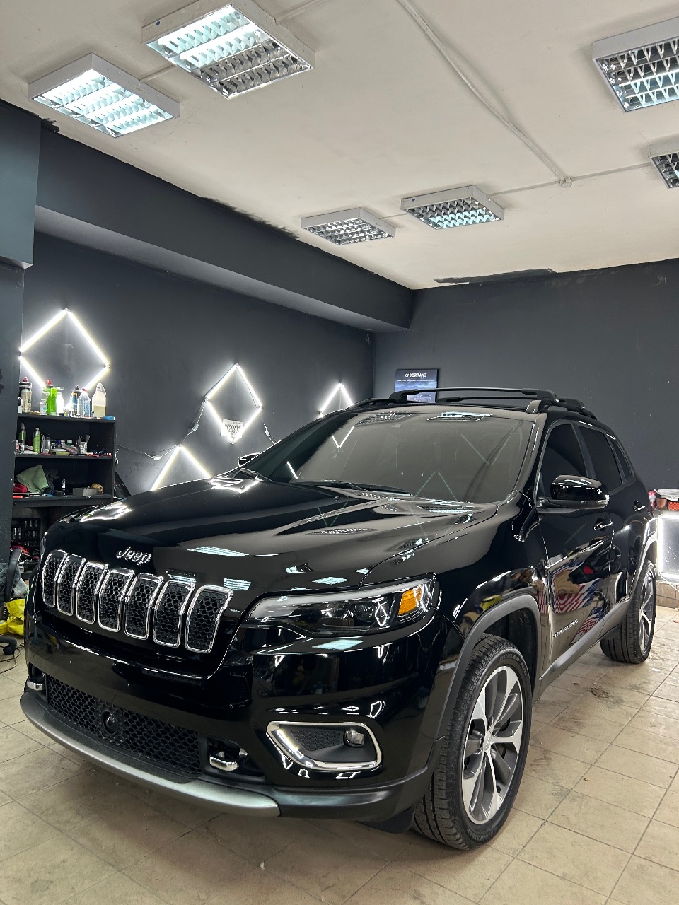 Jeep Cherokee - фото 11