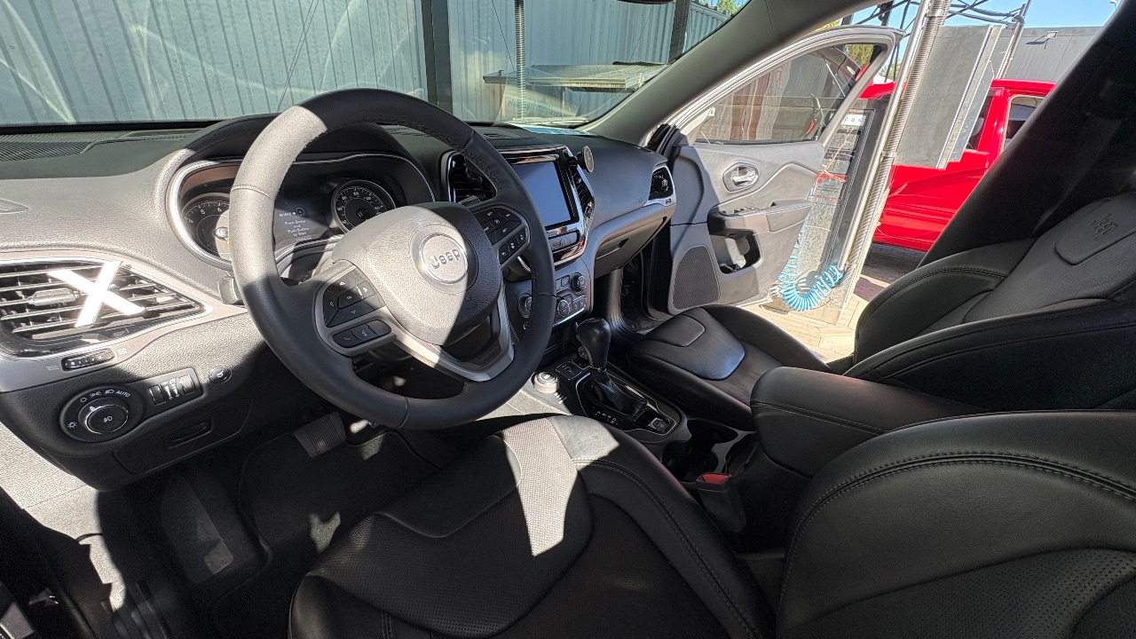 Jeep Cherokee - фото 16