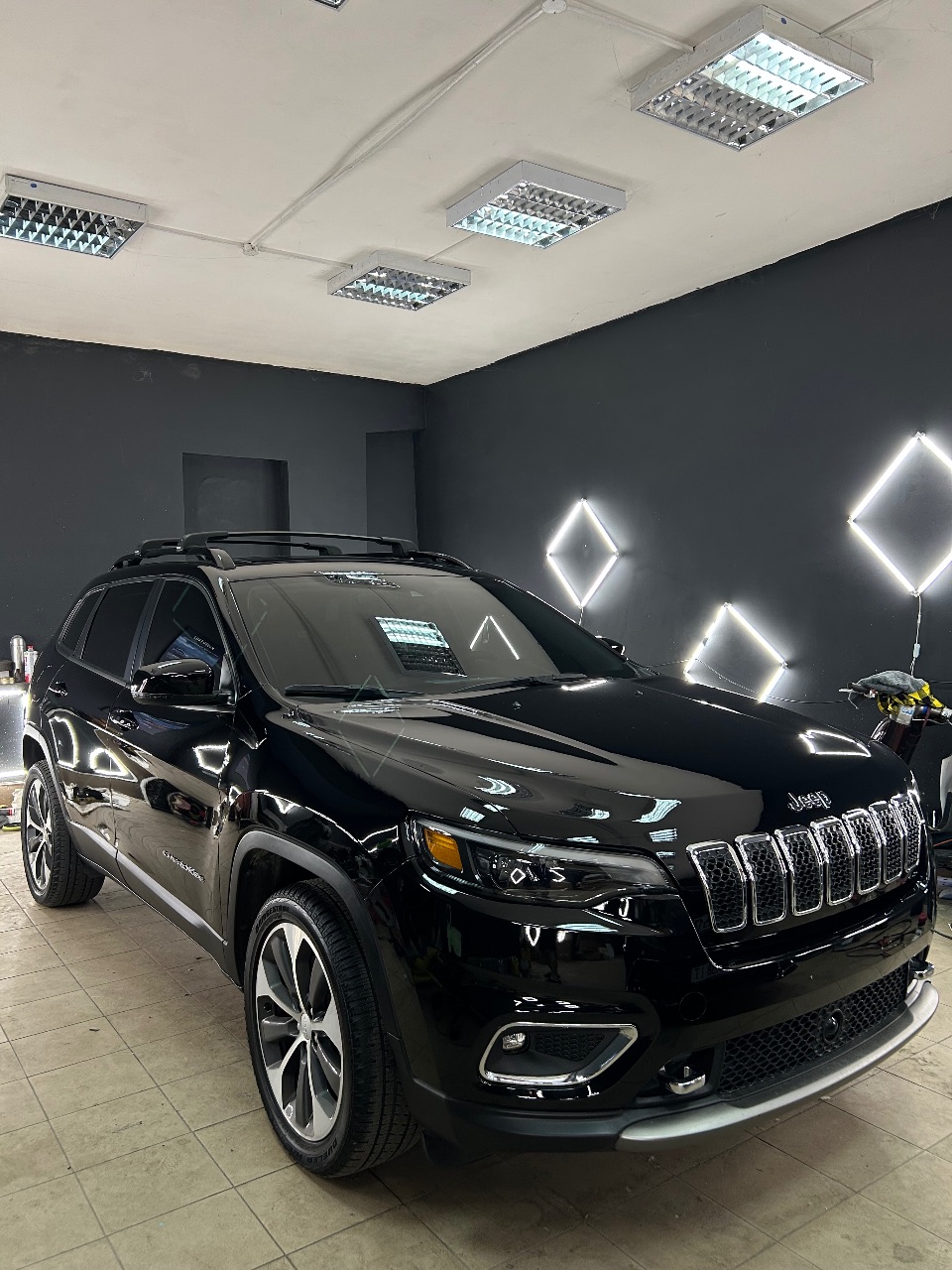 Jeep Cherokee - фото 4