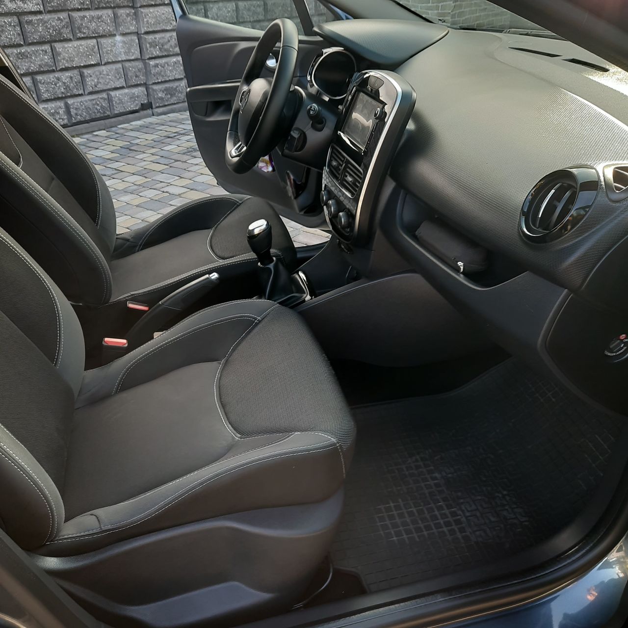 Renault Clio - фото 10