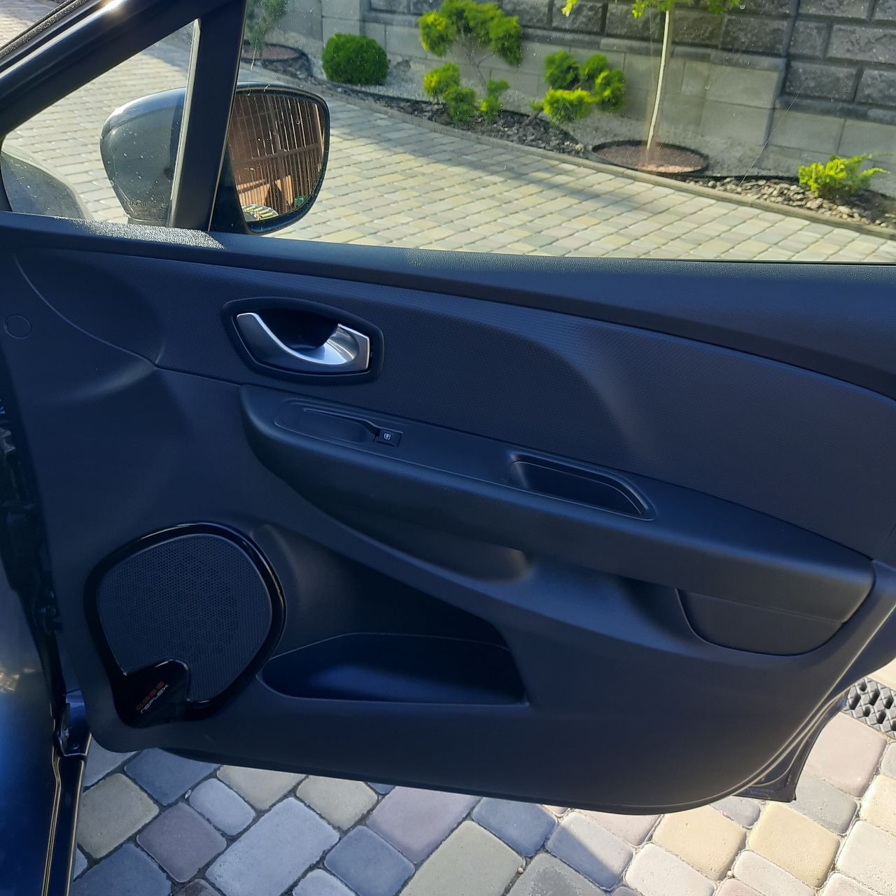 Renault Clio - фото 15