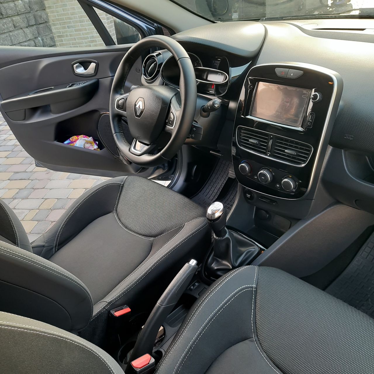 Renault Clio - фото 9