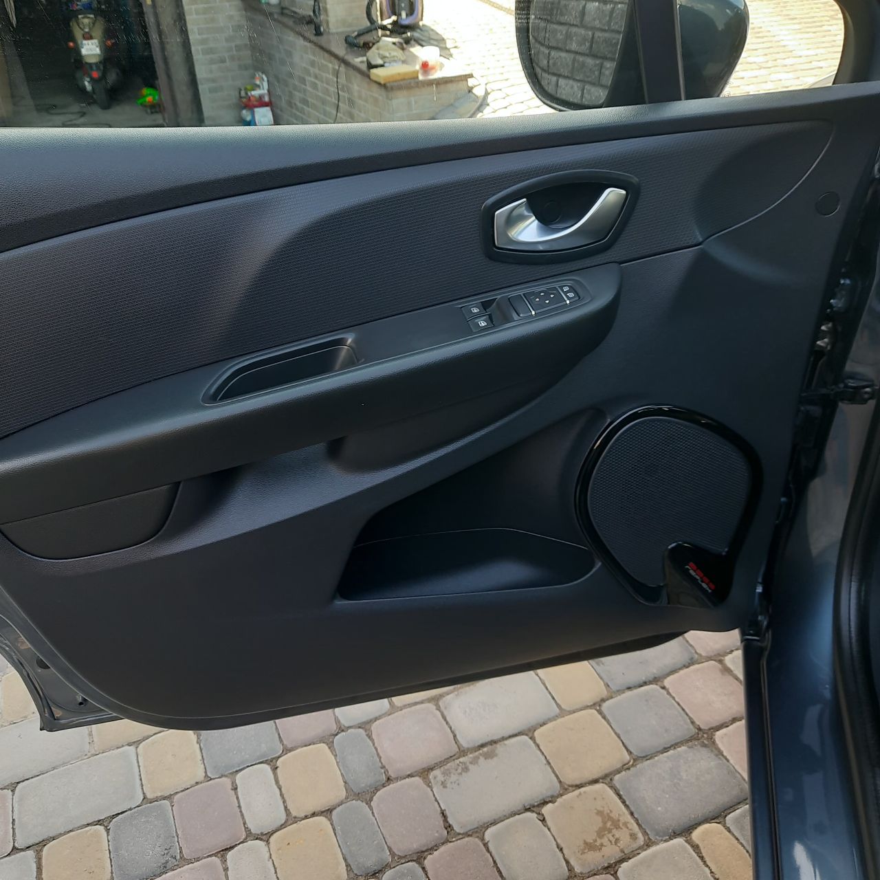 Renault Clio - фото 16