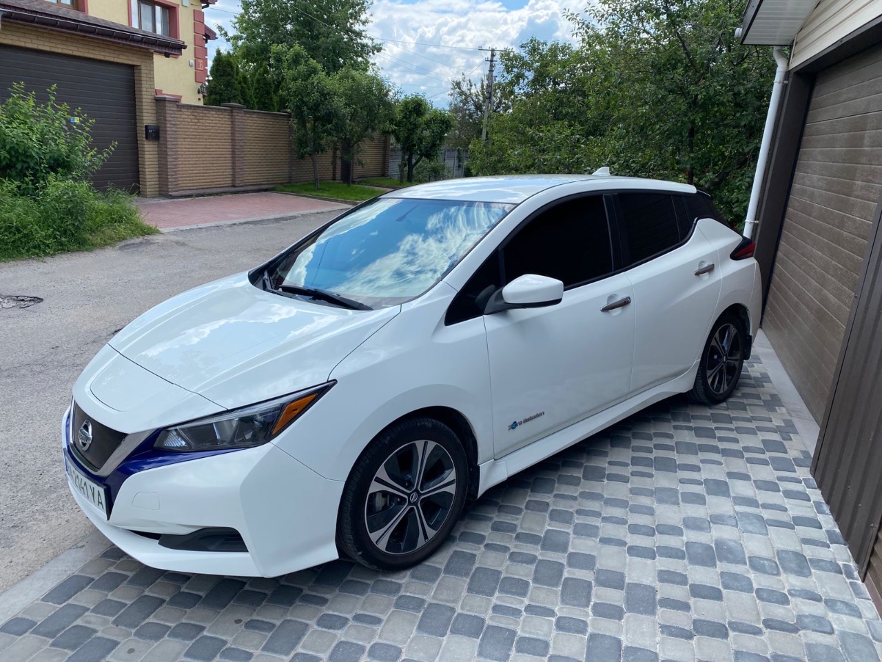 Nissan Leaf - фото 2