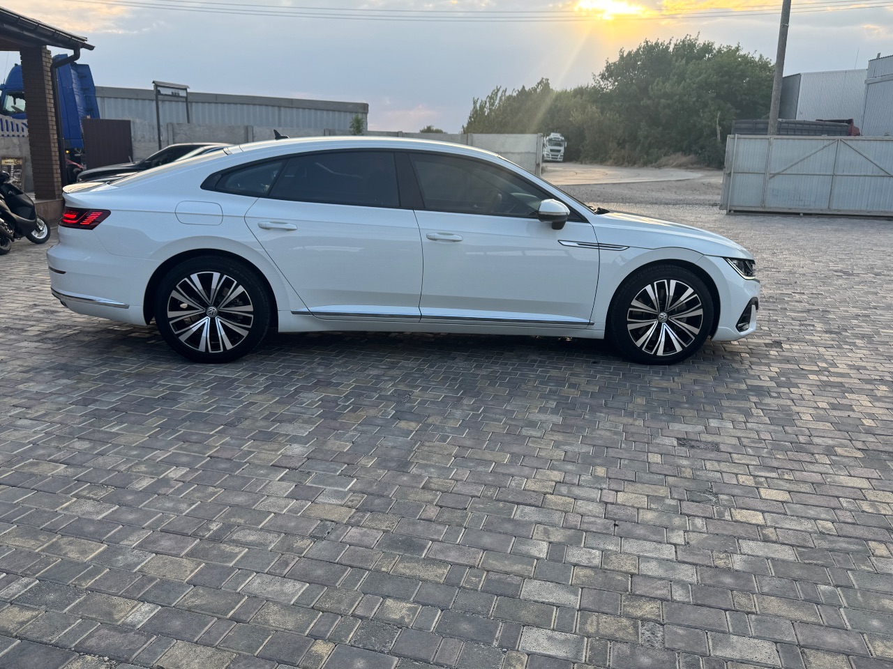 Volkswagen Arteon R - фото 4