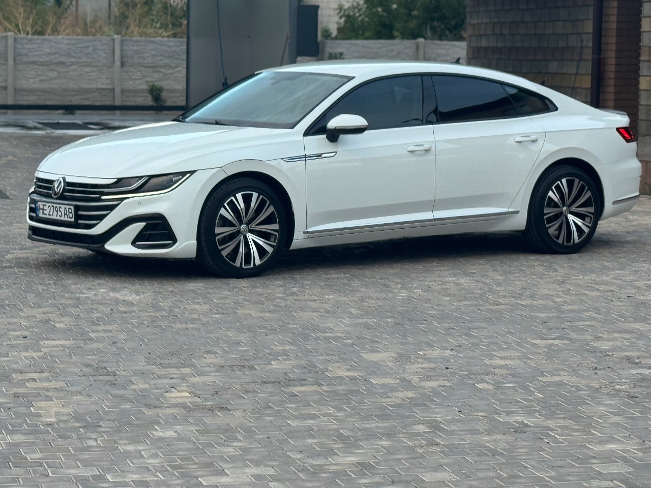 Volkswagen Arteon R - фото 2