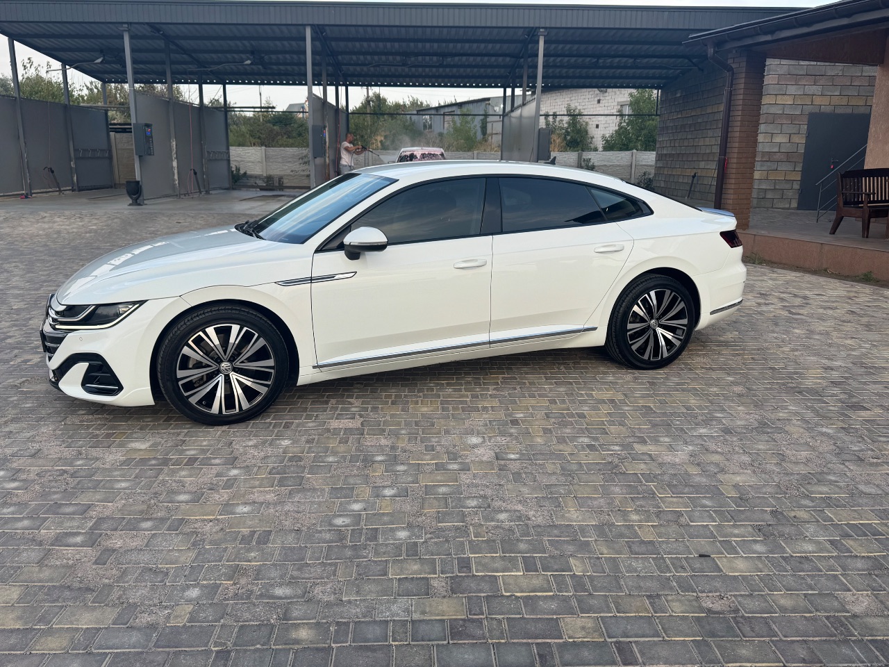 Volkswagen Arteon R - фото 9