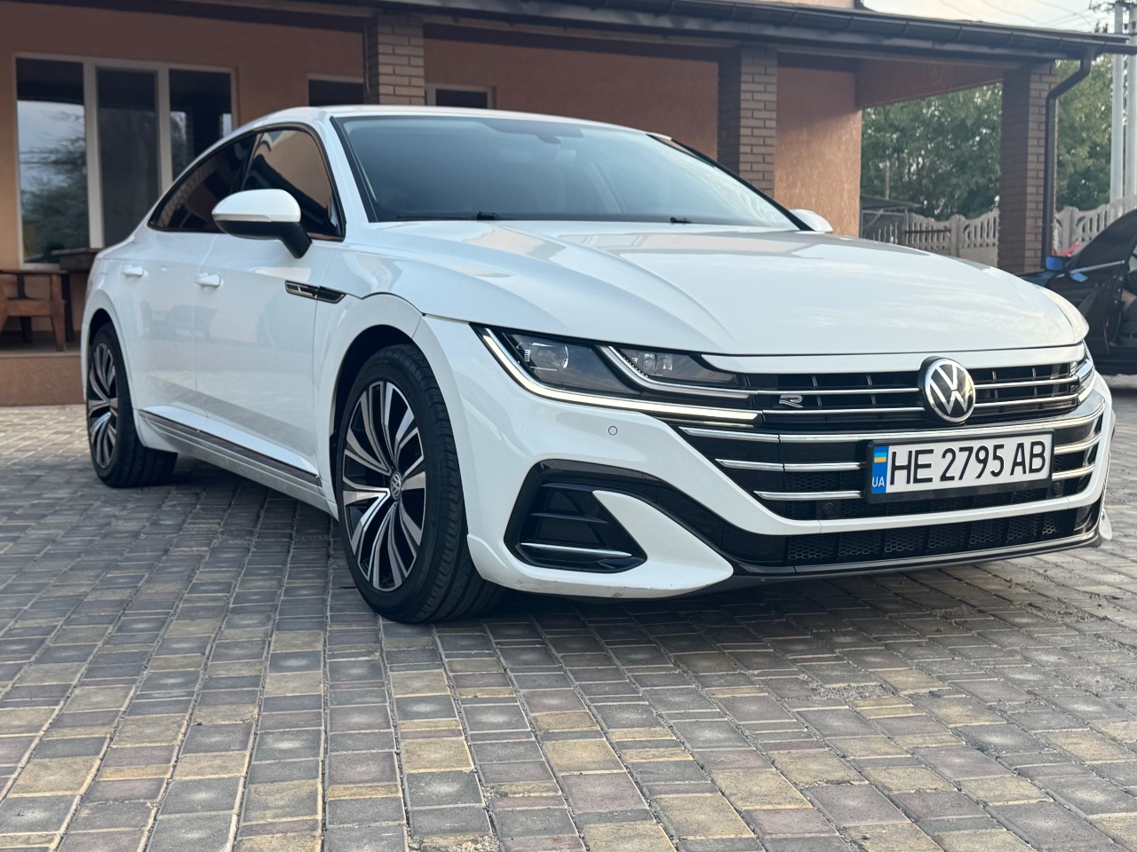 Volkswagen Arteon R - фото 12