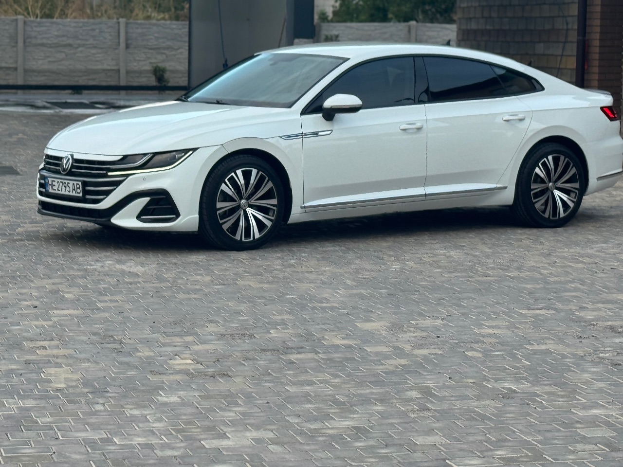 Volkswagen Arteon R - фото 1