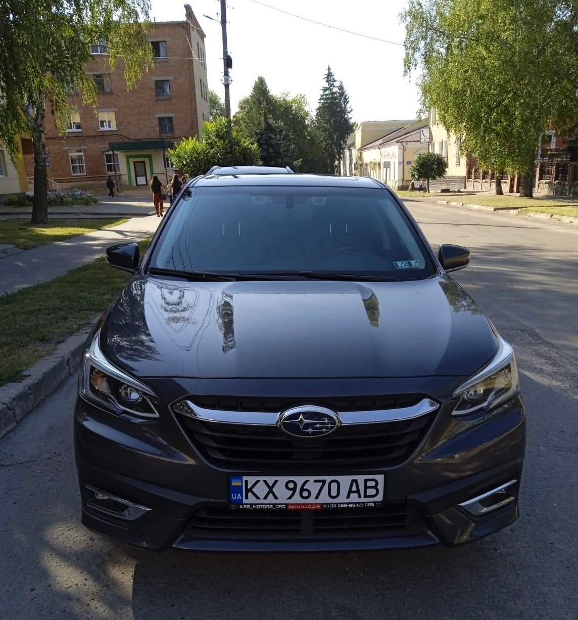 Subaru Legacy - фото 2