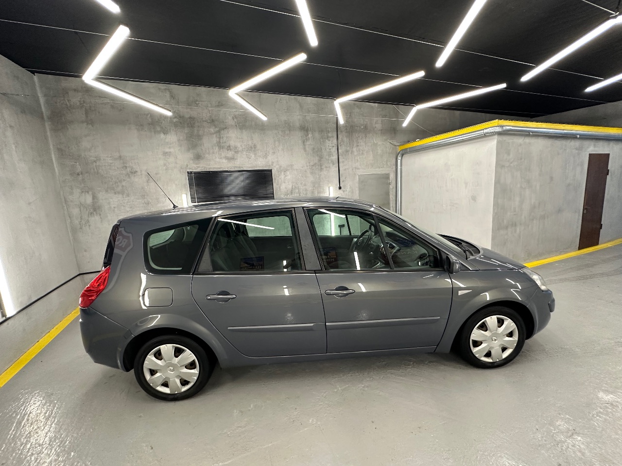 Renault Scenic - фото 5