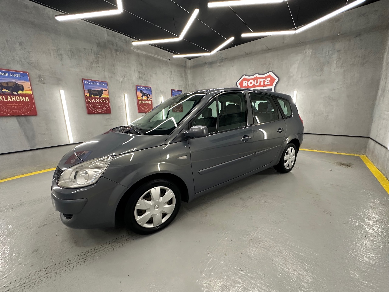Renault Scenic - фото 11