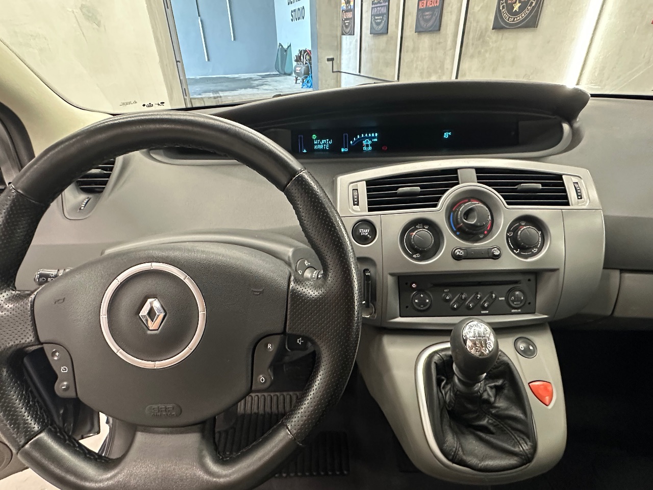 Renault Scenic - фото 18