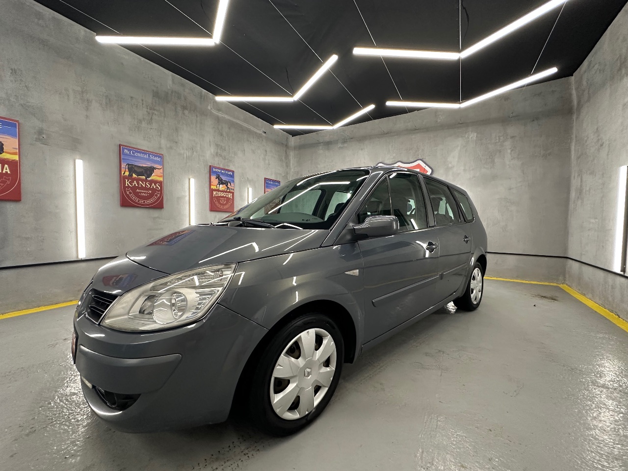 Renault Scenic - фото 10