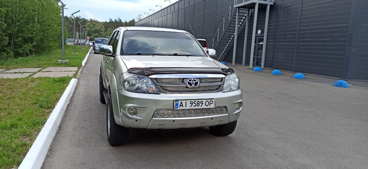 Toyota Fortuner - фото 9