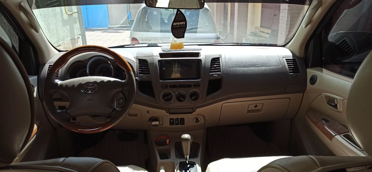 Toyota Fortuner - фото 17