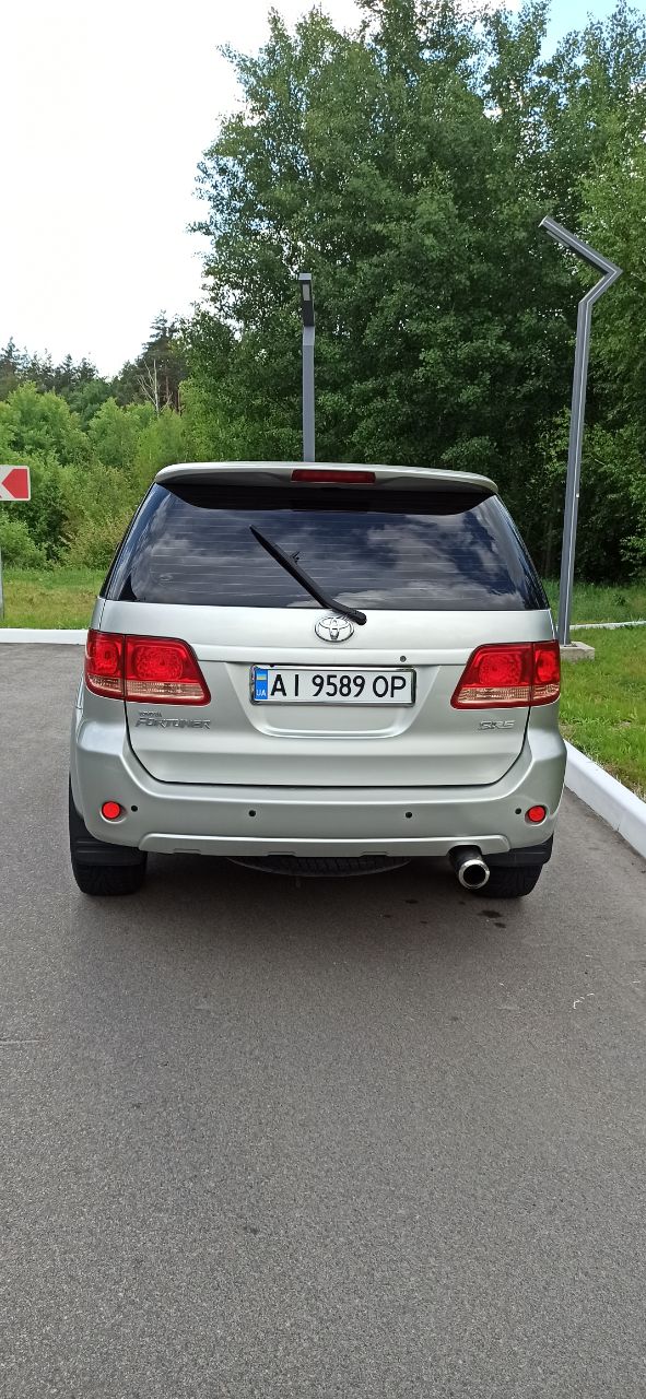 Toyota Fortuner - фото 4