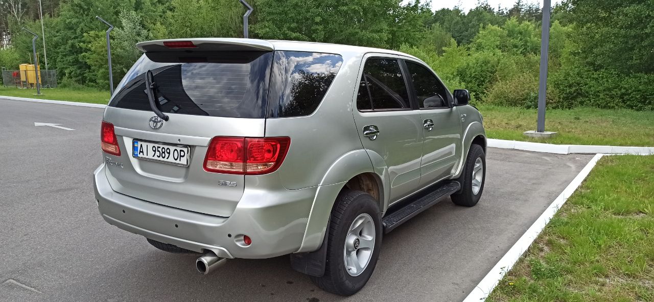 Toyota Fortuner - фото 6