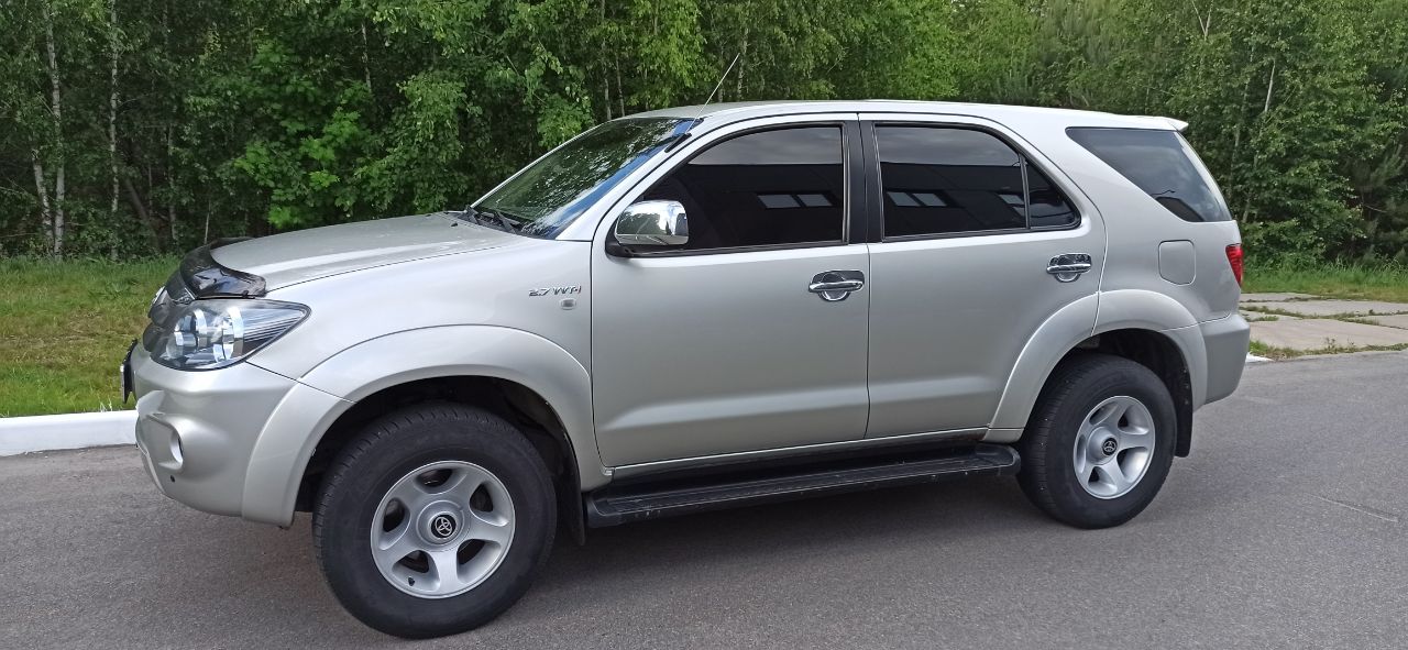 Toyota Fortuner - фото 2