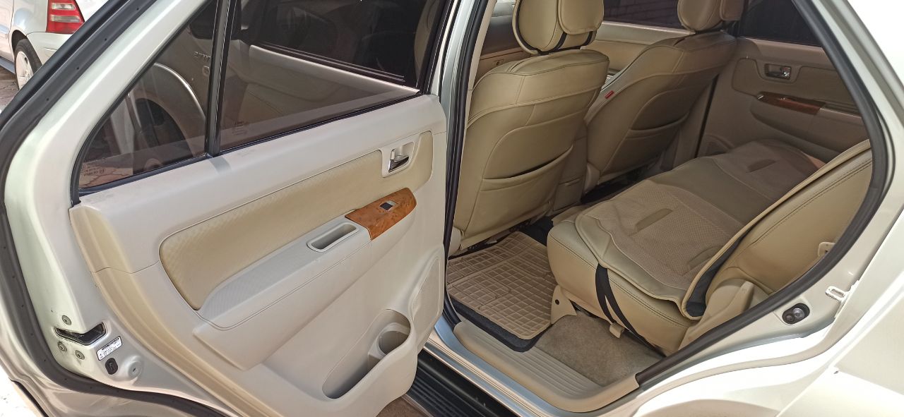 Toyota Fortuner - фото 12