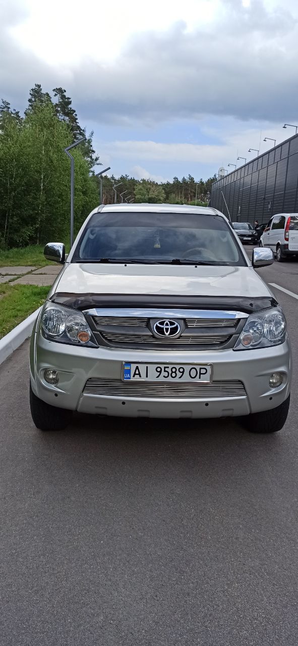 Toyota Fortuner - фото 10