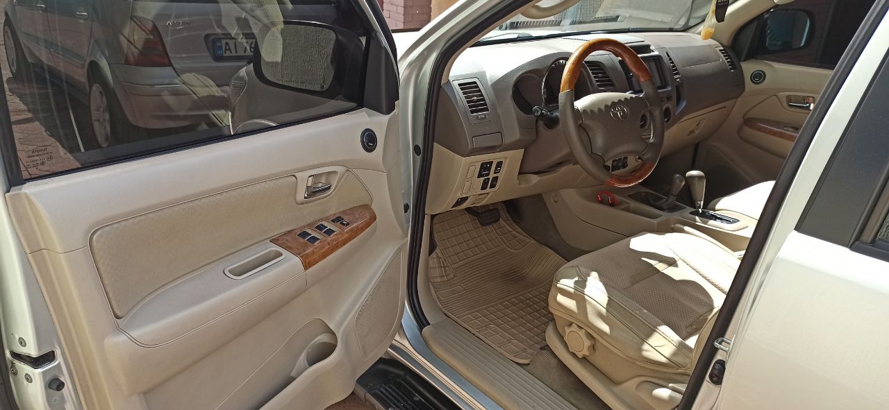 Toyota Fortuner - фото 11