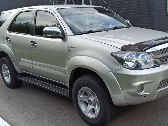 Toyota Fortuner - фото 5