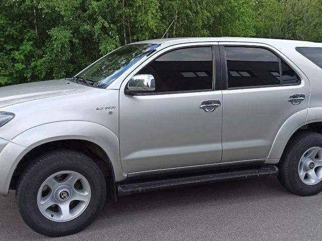 Toyota Fortuner - фото 2