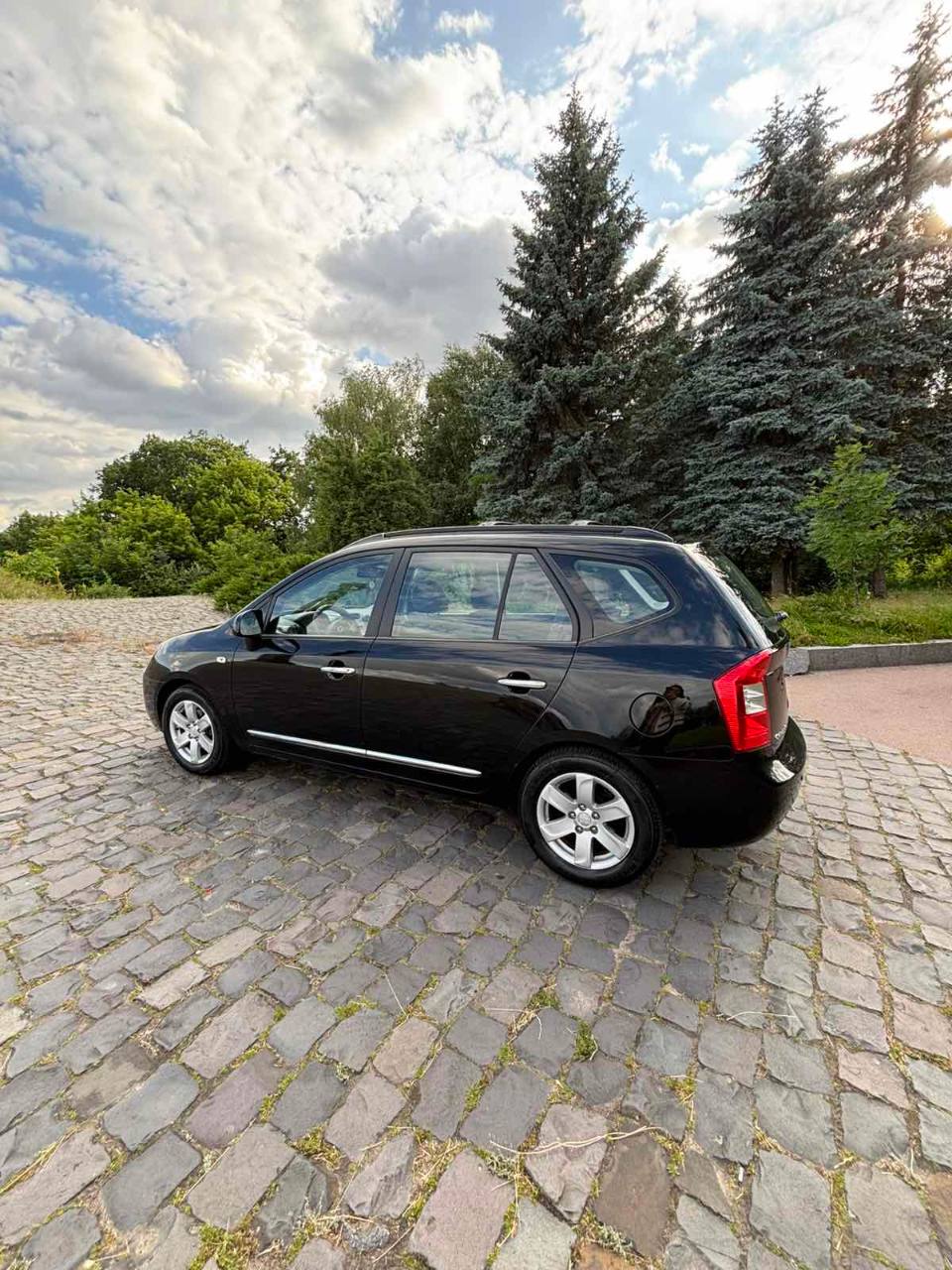 Kia Carens - фото 5