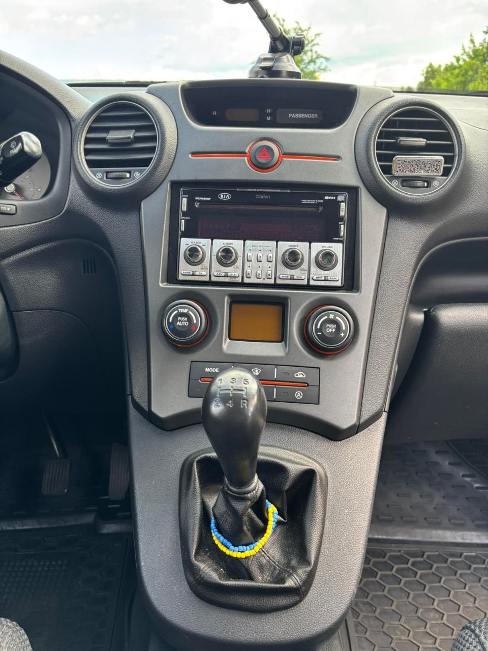 Kia Carens - фото 7