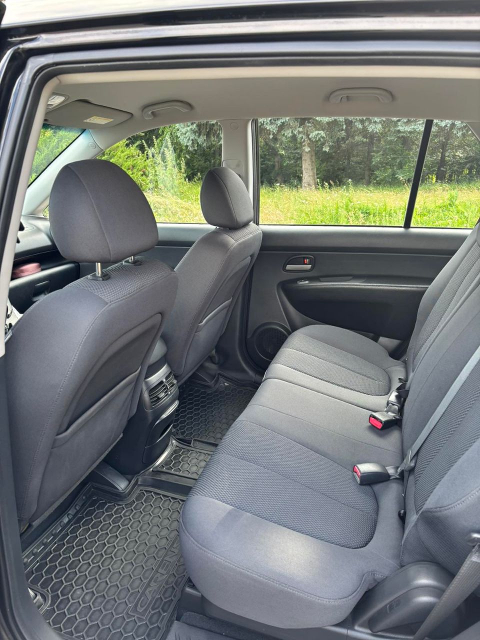 Kia Carens - фото 12