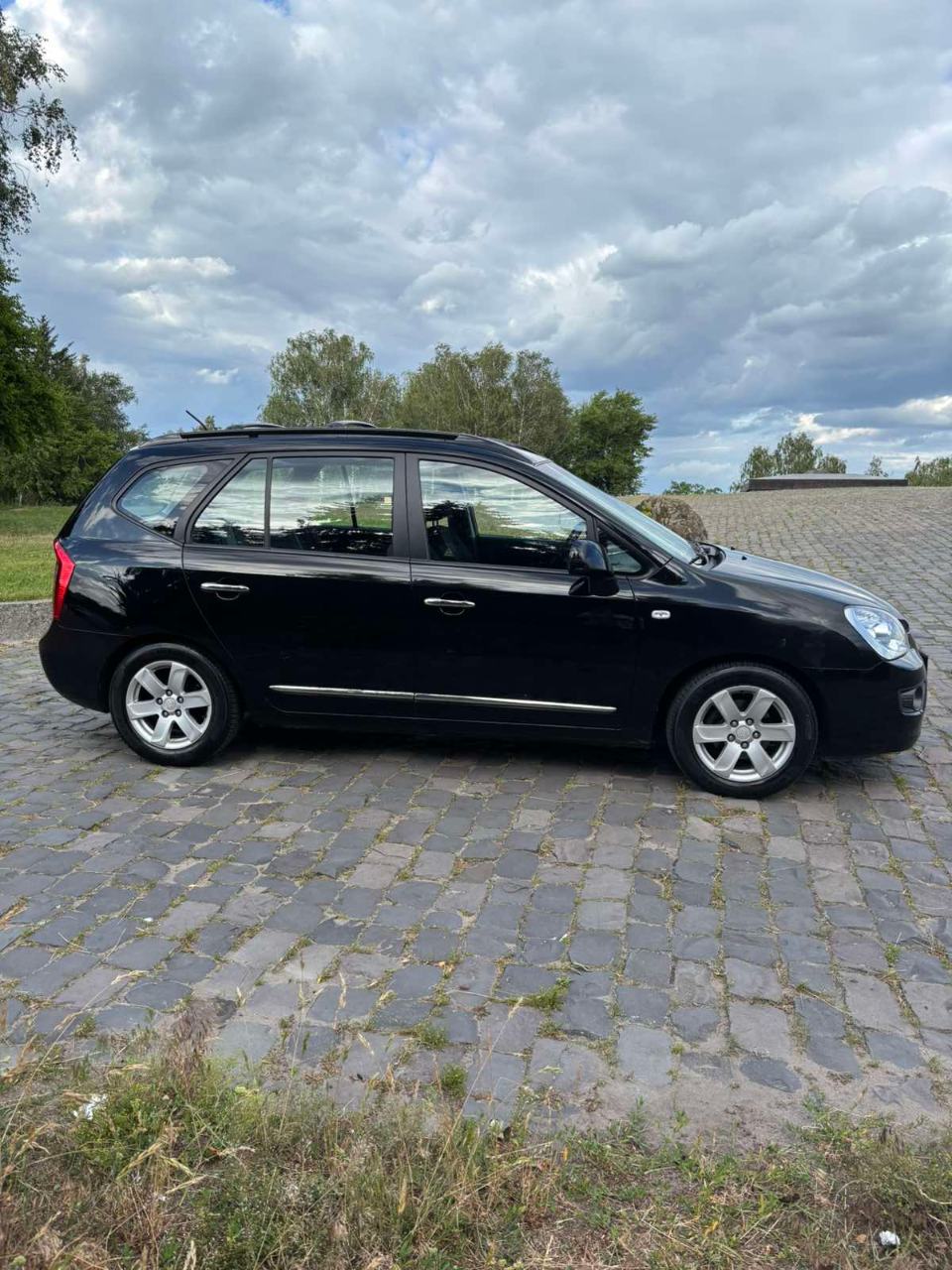 Kia Carens - фото 6