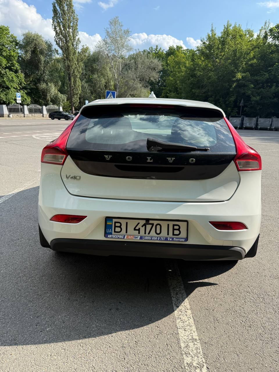 Volvo V40 - фото 11