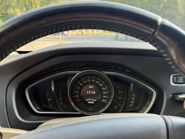 Volvo V40 - фото 2