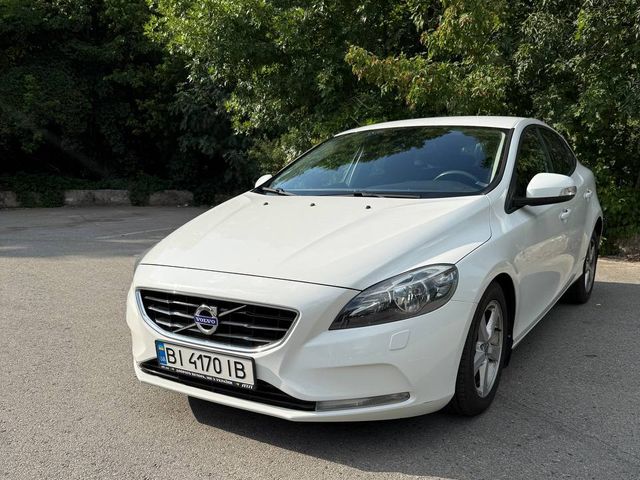 Volvo V40 - фото 5