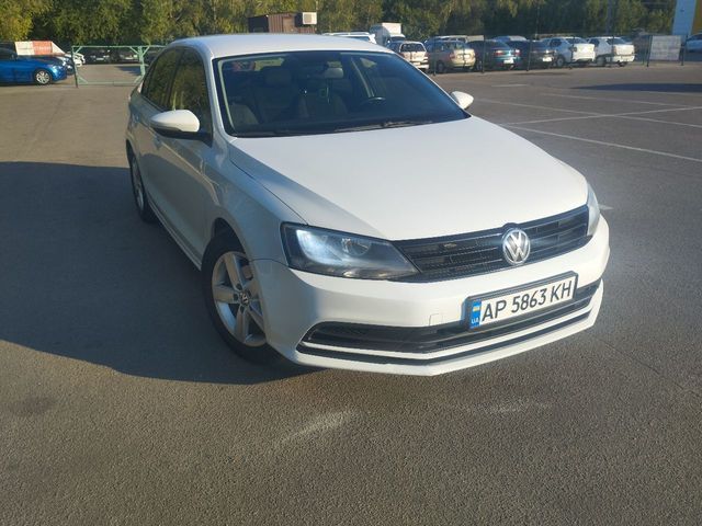 Volkswagen Jetta - фото 4