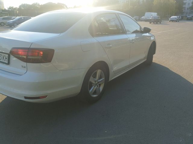 Volkswagen Jetta - фото 3