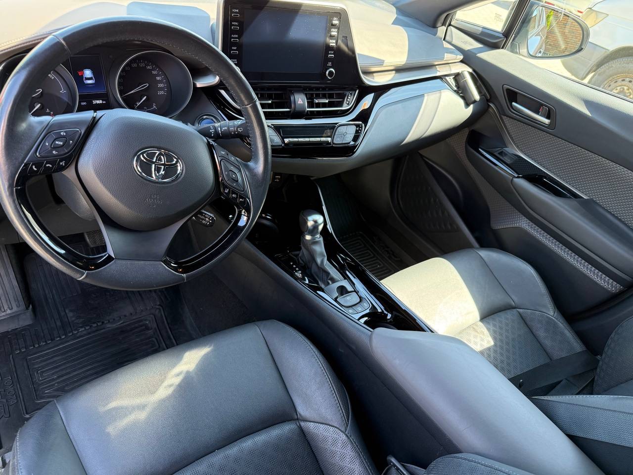 Toyota C-HR - фото 17