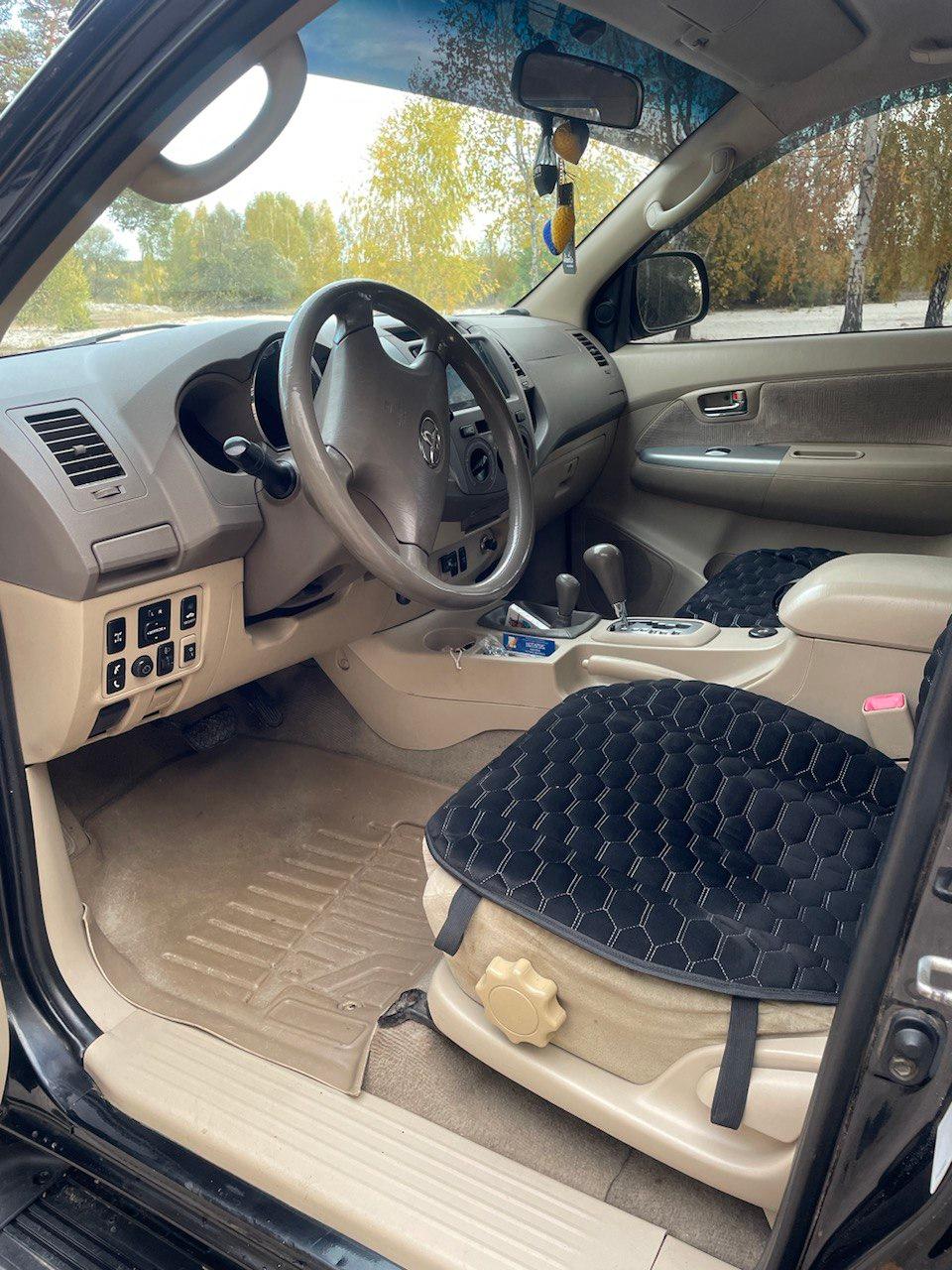 Toyota Fortuner - фото 1