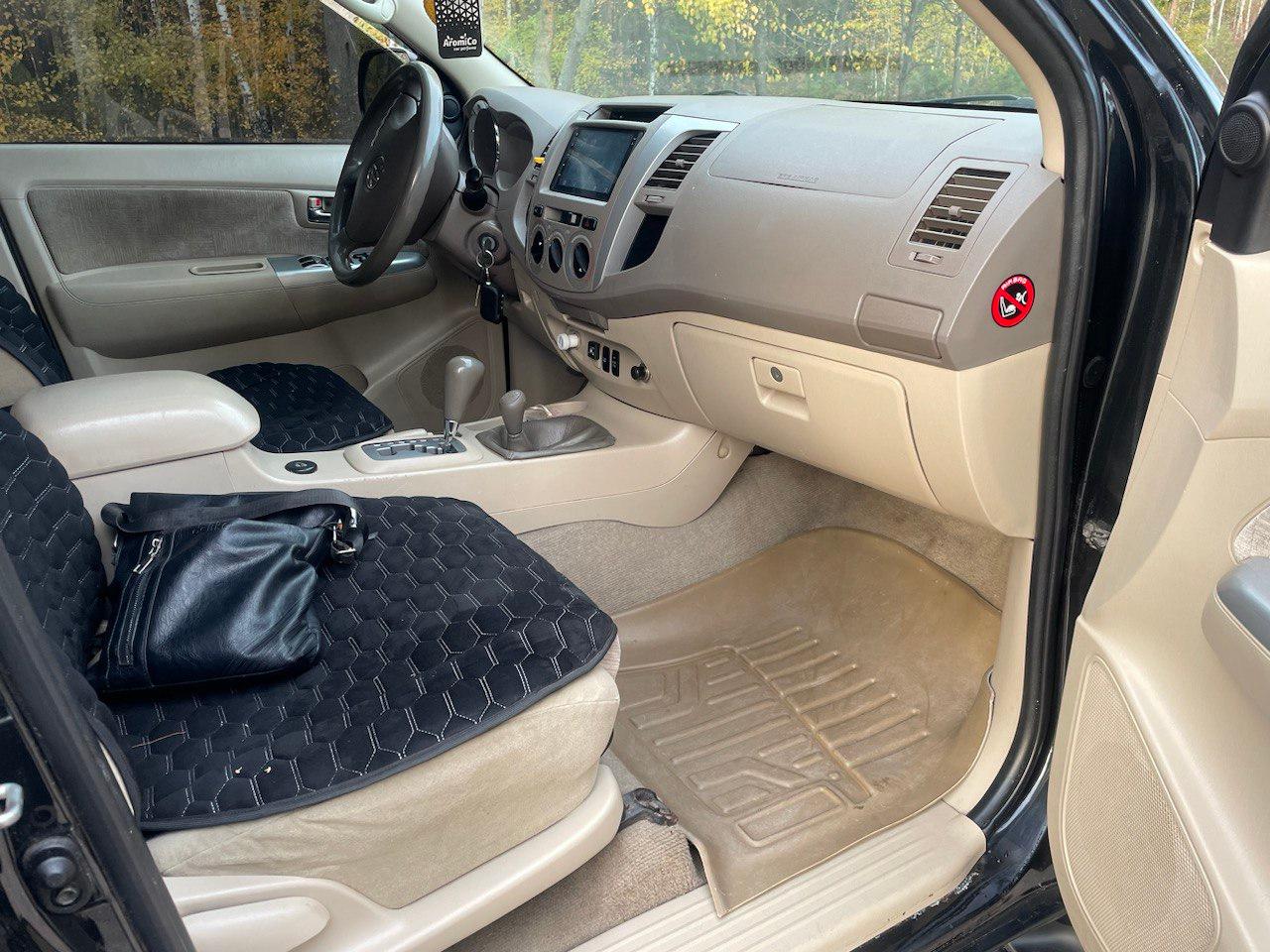 Toyota Fortuner - фото 9