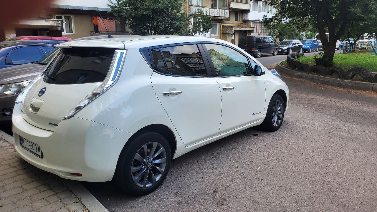 Nissan Leaf - фото 2