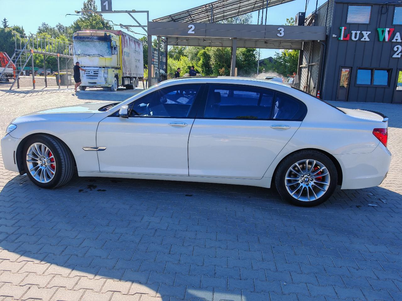 BMW 7 серії - фото 15